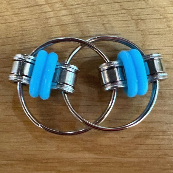 Fidget Toy: 4 Piece Flippy Roller Flick (Bike) Chain Fidget Toys with Case - Picture 13 of 16